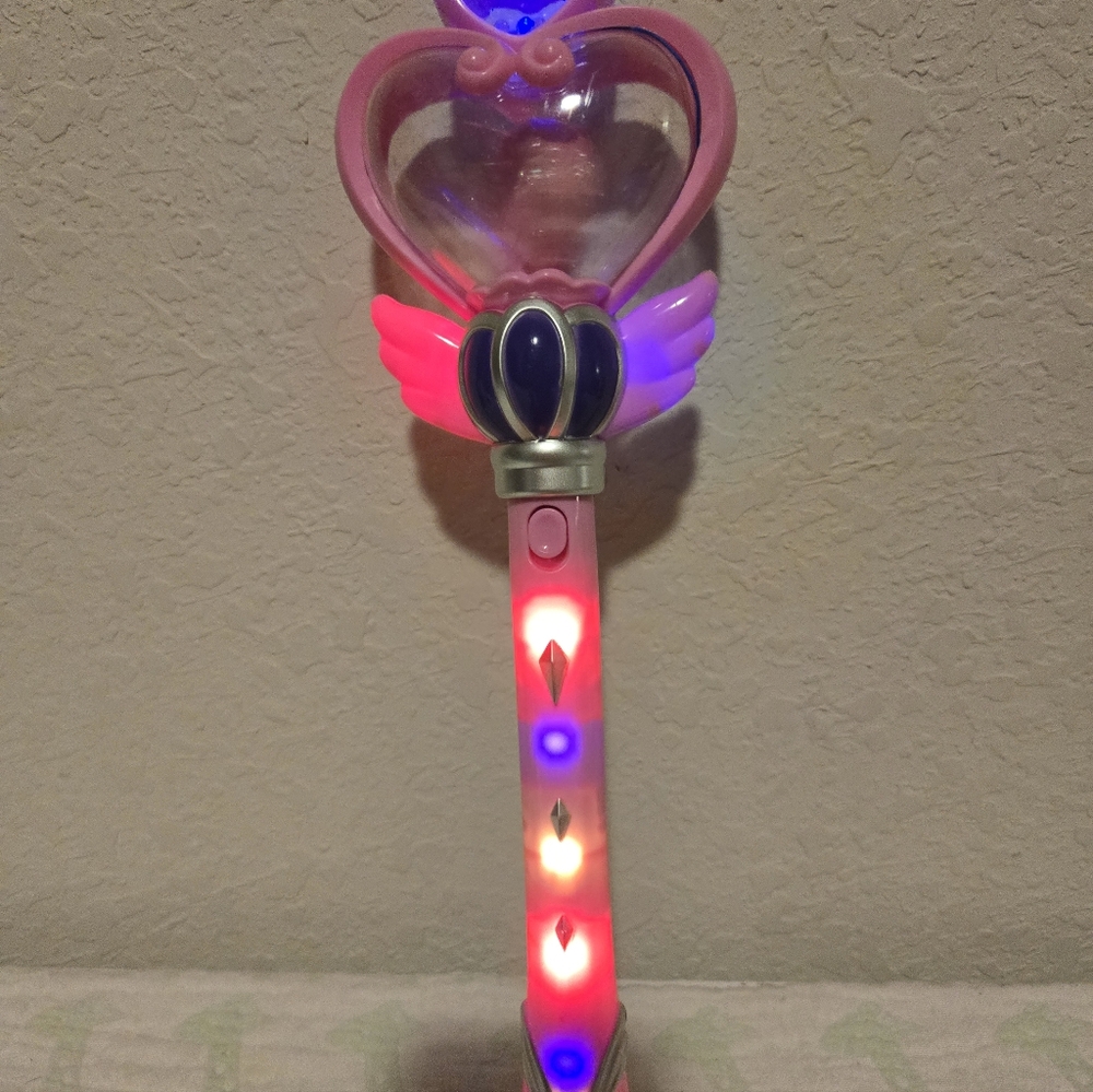 Art Creativity Pink Light-Up Spinning Heart Wand.